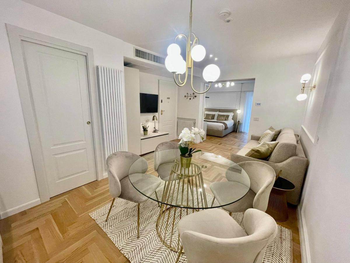 Luxury Apartment *
